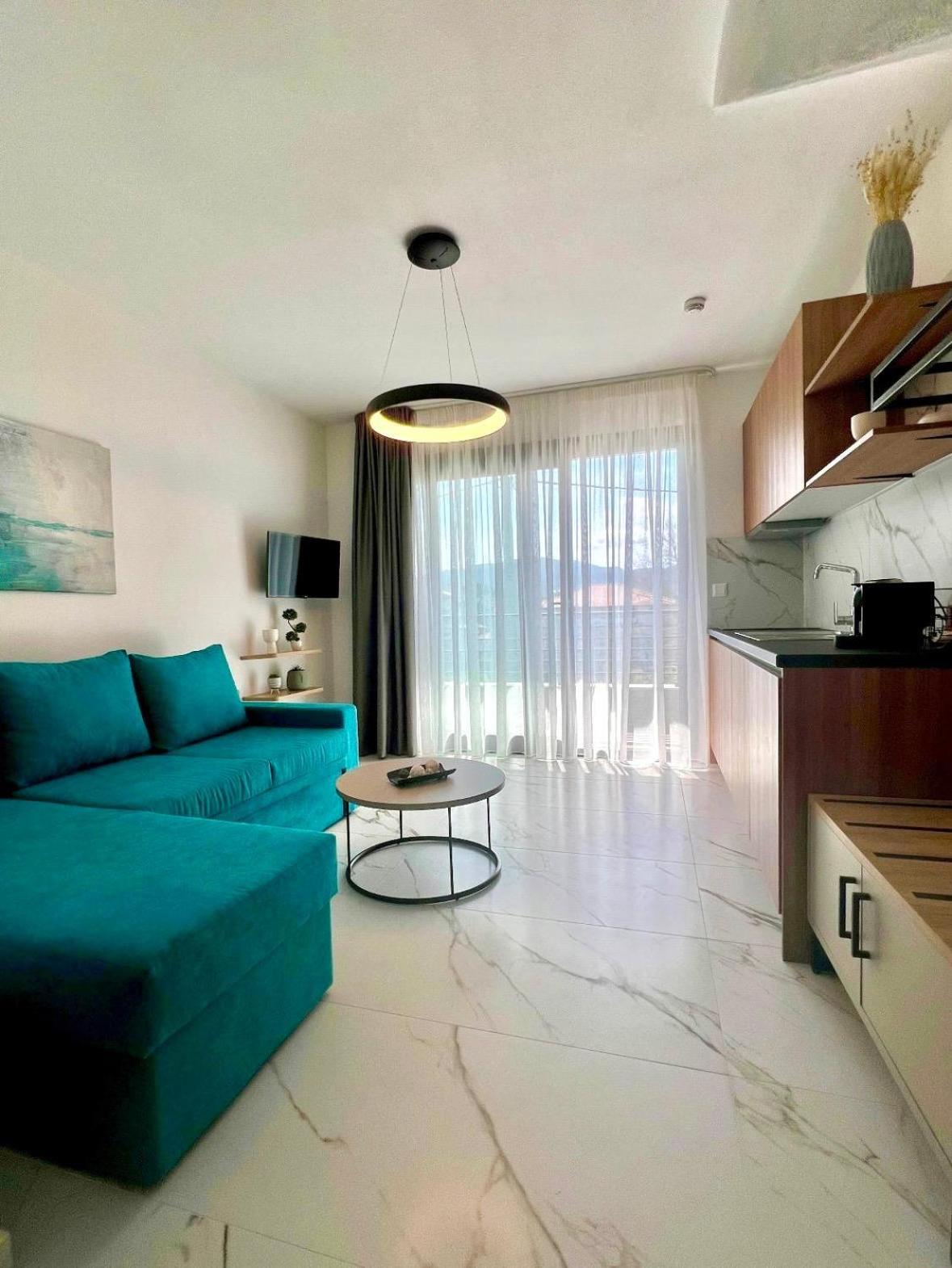 Four Shades Luxury Suites サルティ エクステリア 写真