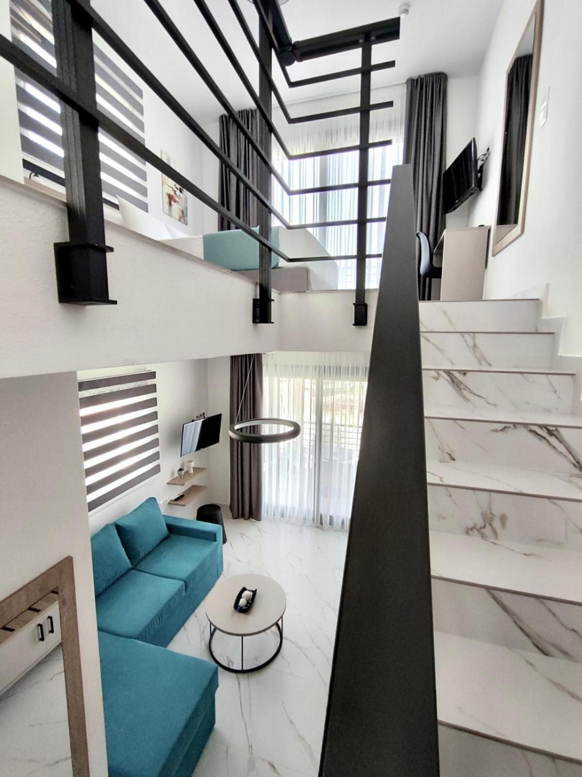 Four Shades Luxury Suites サルティ エクステリア 写真
