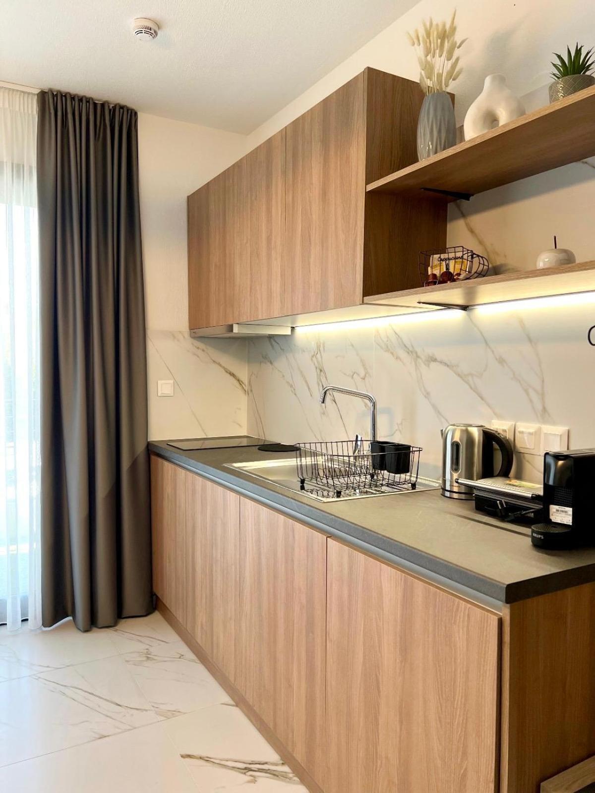 Four Shades Luxury Suites サルティ エクステリア 写真