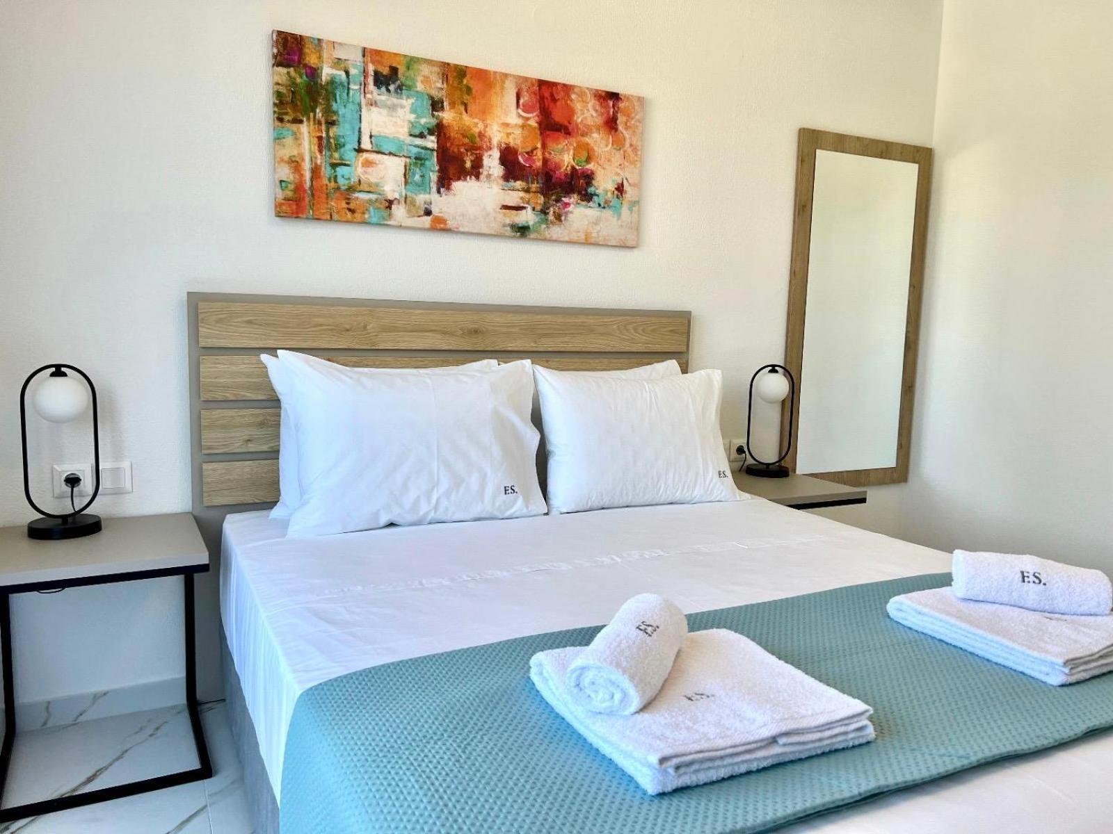 Four Shades Luxury Suites サルティ エクステリア 写真