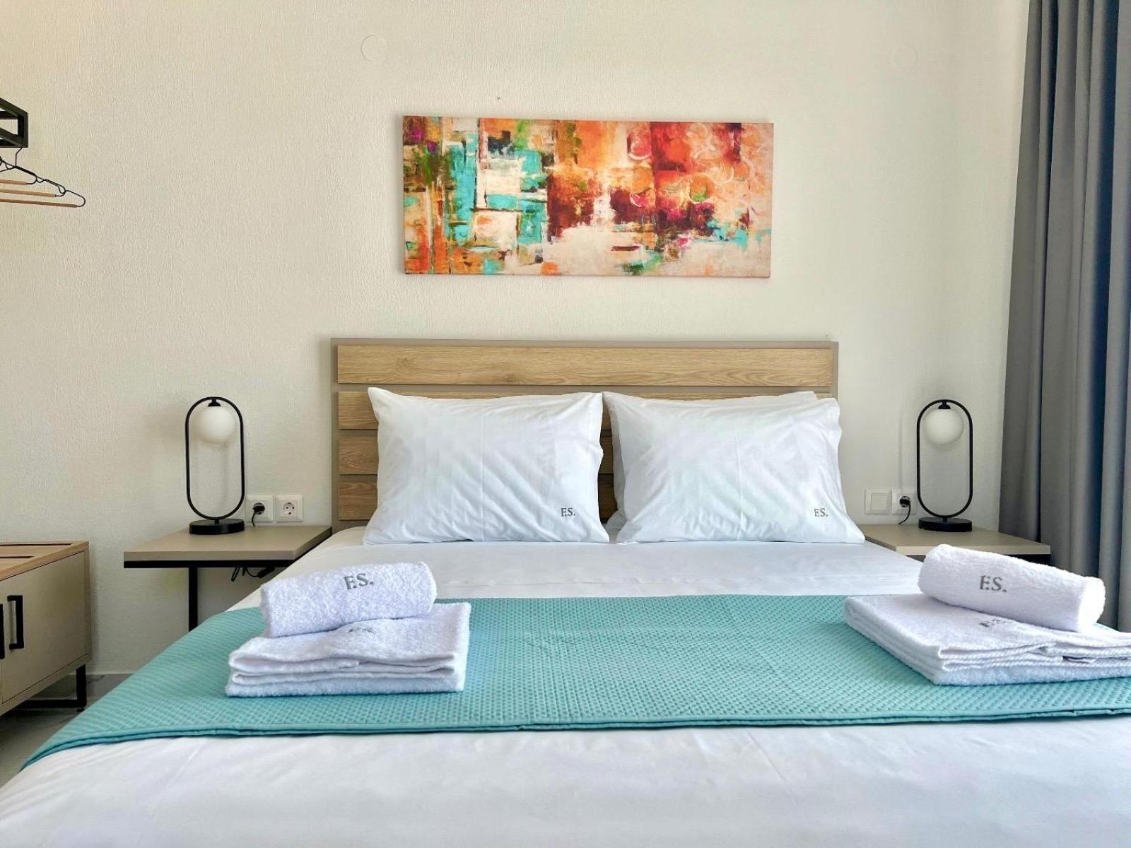 Four Shades Luxury Suites サルティ エクステリア 写真