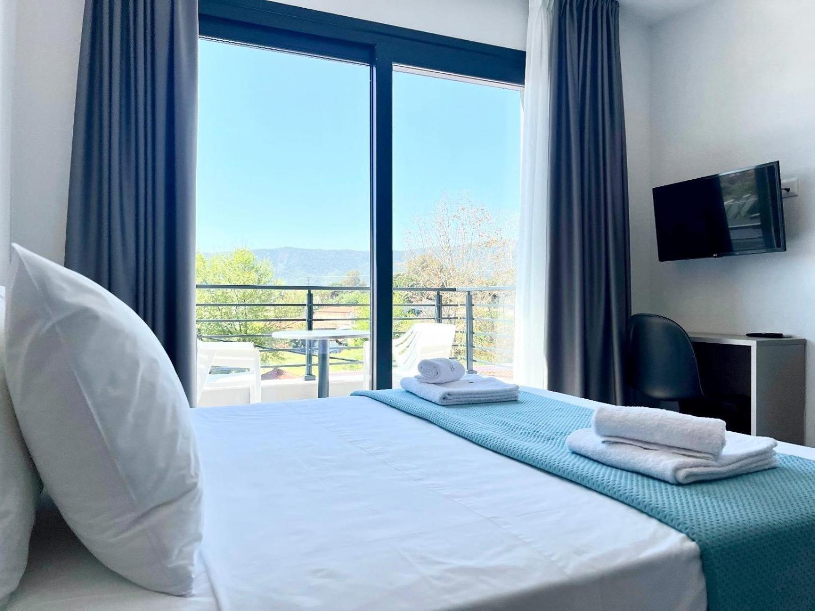 Four Shades Luxury Suites サルティ エクステリア 写真
