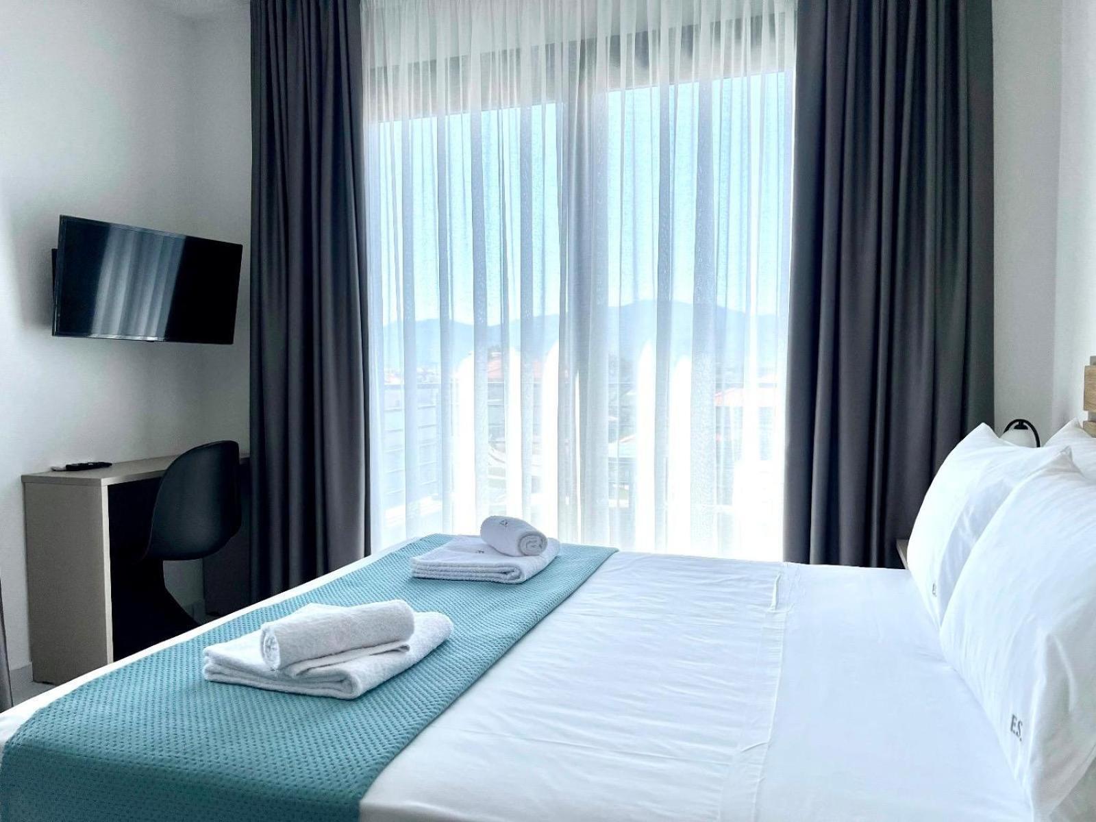 Four Shades Luxury Suites サルティ エクステリア 写真