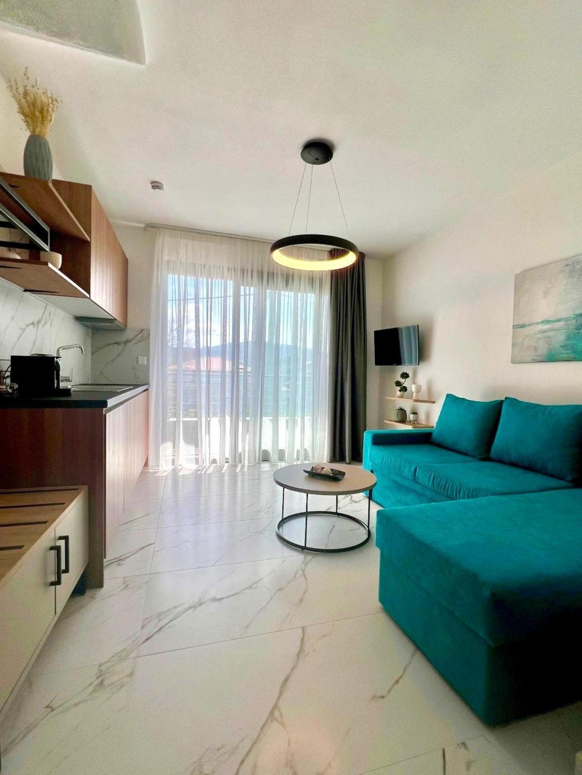 Four Shades Luxury Suites サルティ エクステリア 写真