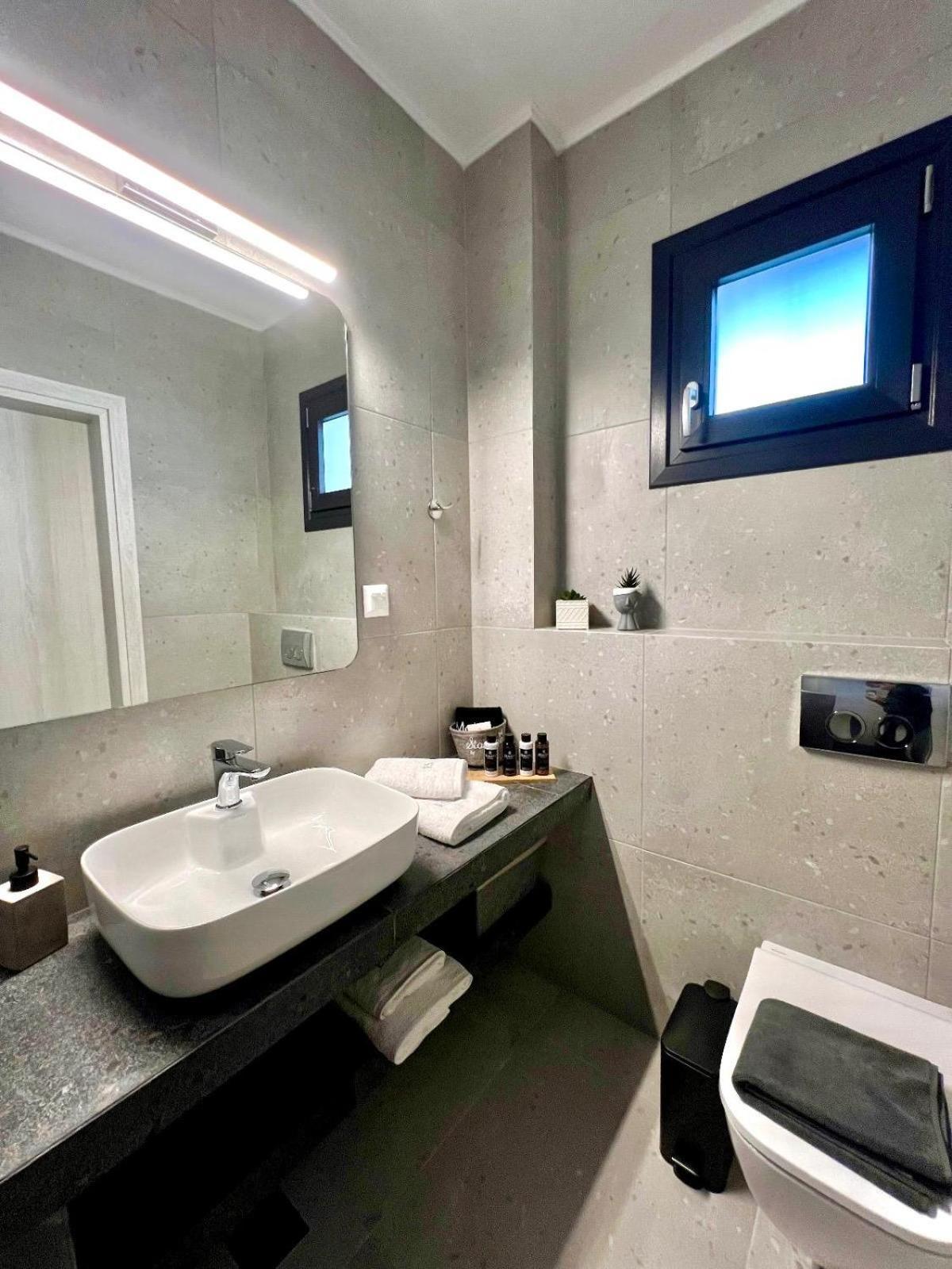 Four Shades Luxury Suites サルティ エクステリア 写真