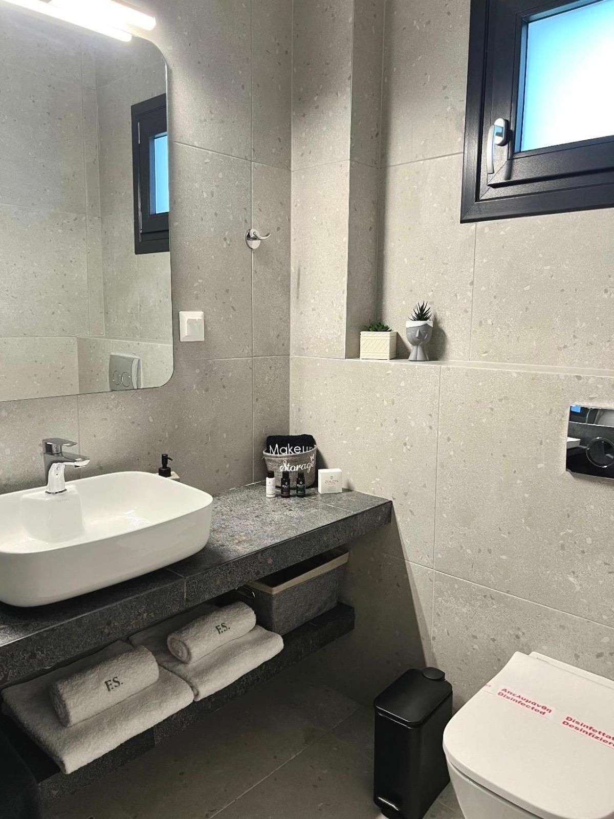 Four Shades Luxury Suites サルティ エクステリア 写真
