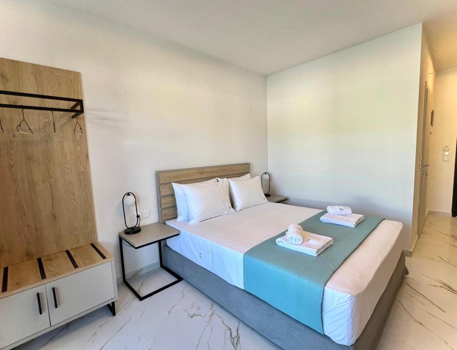 Four Shades Luxury Suites サルティ エクステリア 写真