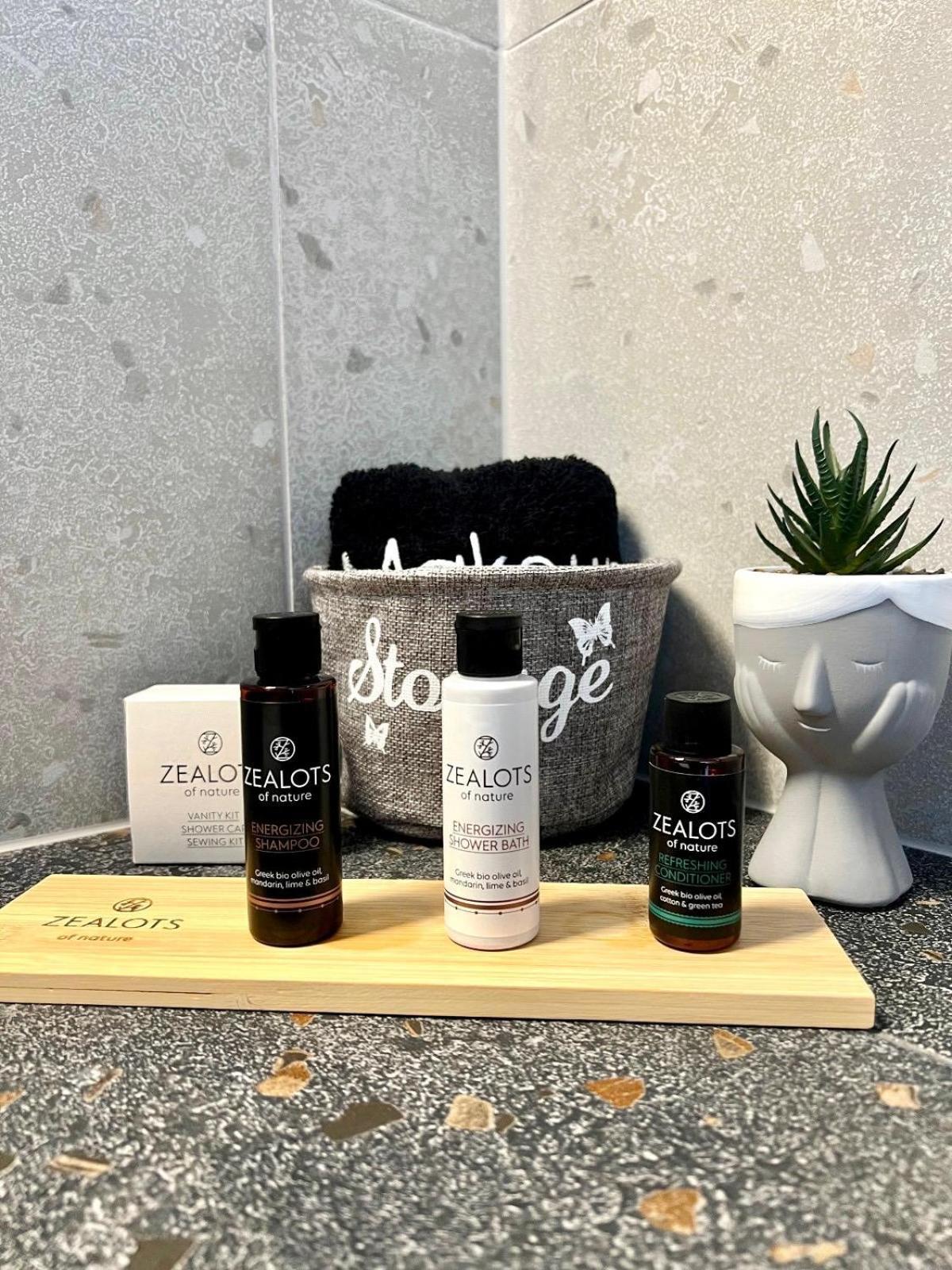 Four Shades Luxury Suites サルティ エクステリア 写真
