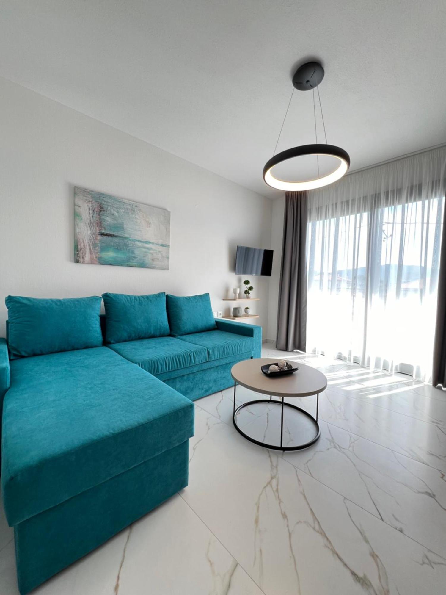 Four Shades Luxury Suites サルティ エクステリア 写真