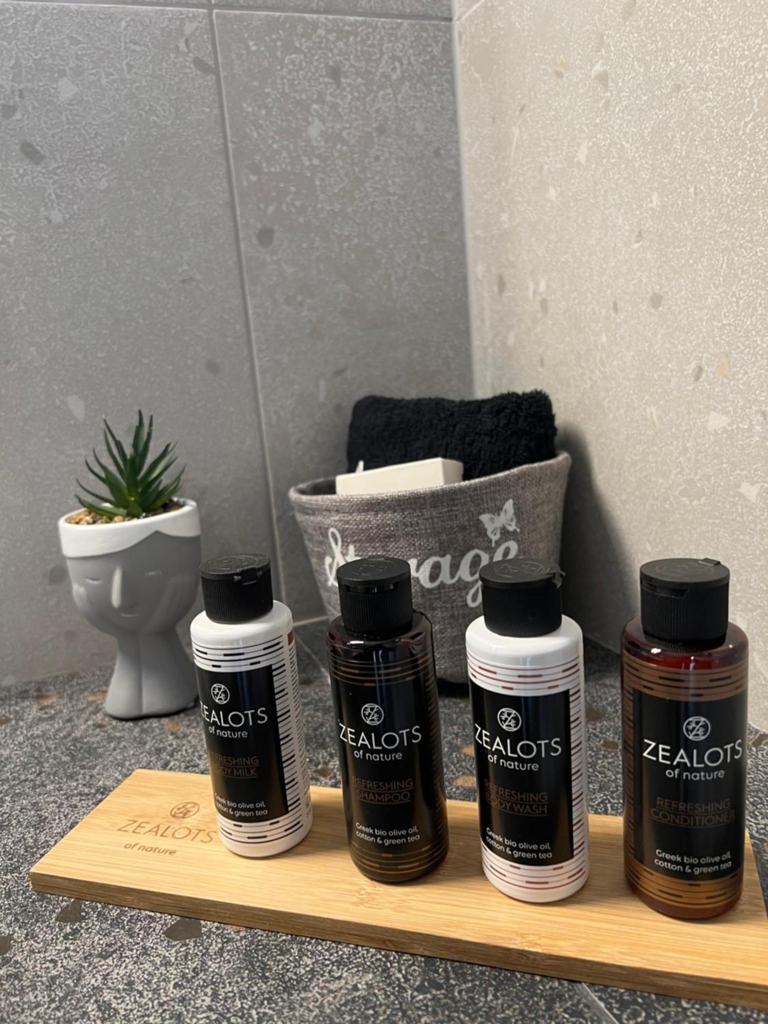 Four Shades Luxury Suites サルティ エクステリア 写真