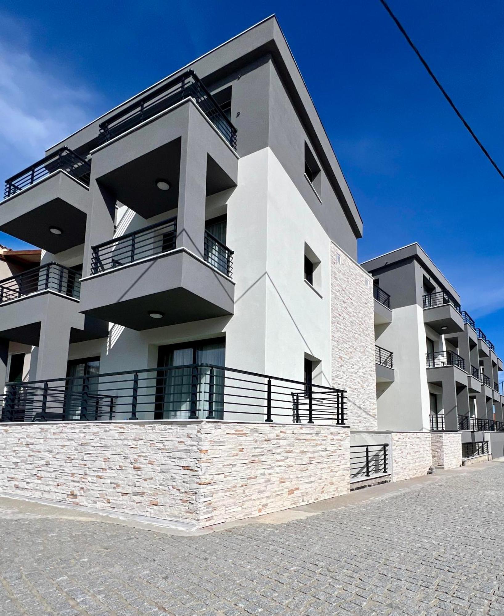 Four Shades Luxury Suites サルティ エクステリア 写真